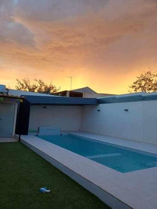 Alojamiento El Pez Casa Con Piscina Climatizada Villafranca de los Caballeros Exterior photo