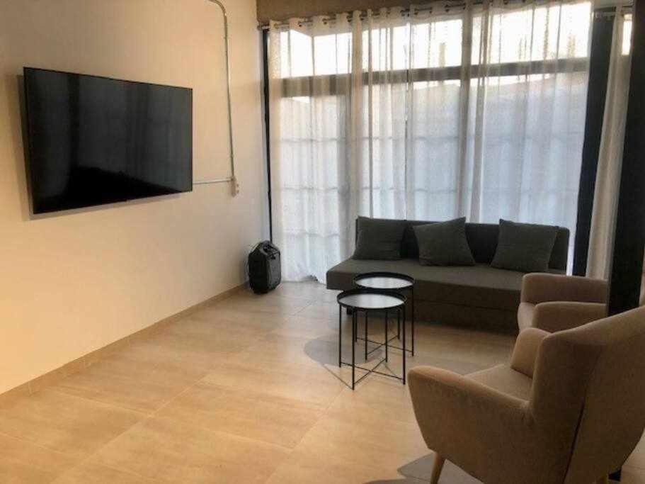Alojamiento El Pez Casa Con Piscina Climatizada Villafranca de los Caballeros Exterior photo
